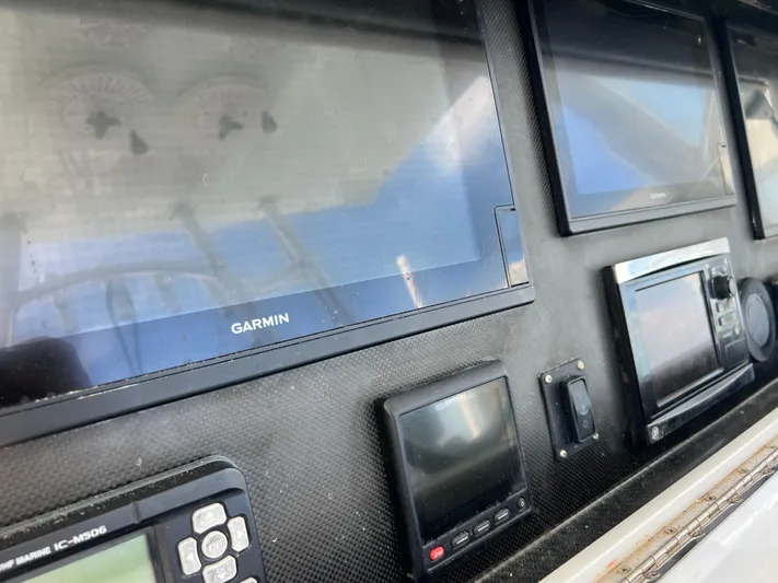  Yacht Photos Pics 2015 SeaHunter 41 Tournament dashboard with Garmin navigation displays and controls.