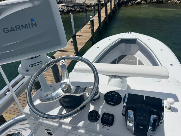  Yacht Photos Pics 2015 SeaHunter 41 Tournament boat helm with Garmin navigation system.
