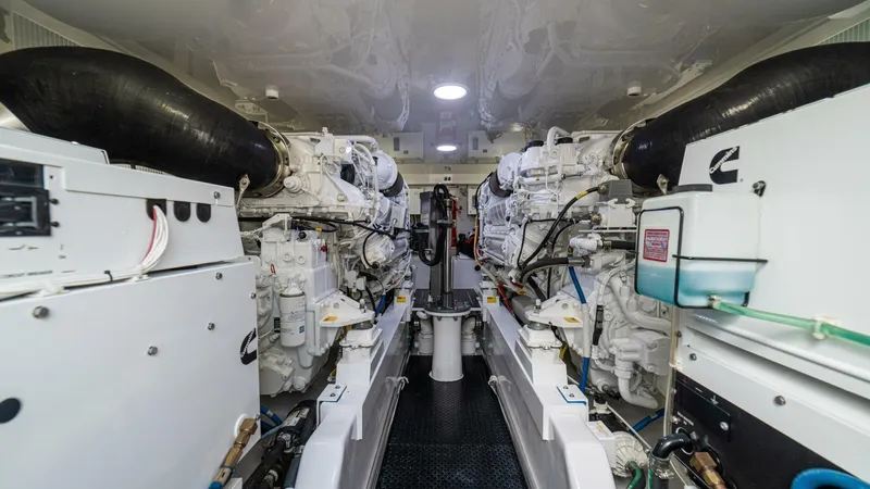 El Lobo Yacht Photos Pics 