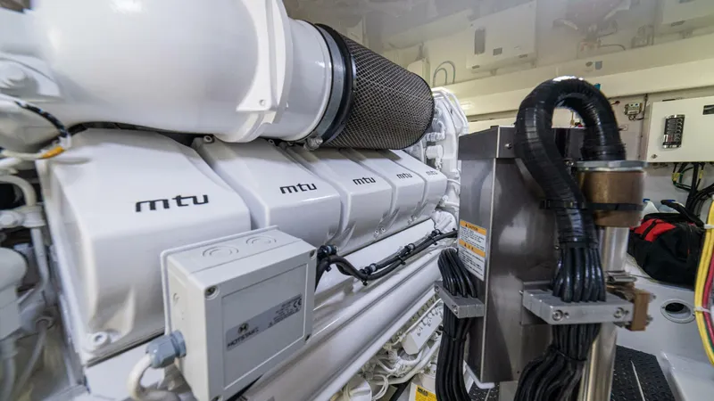 El Lobo Yacht Photos Pics 