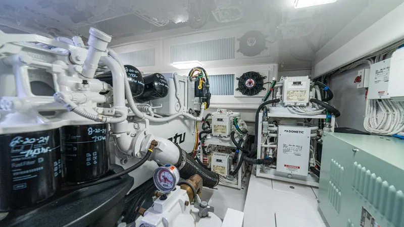 El Lobo Yacht Photos Pics 