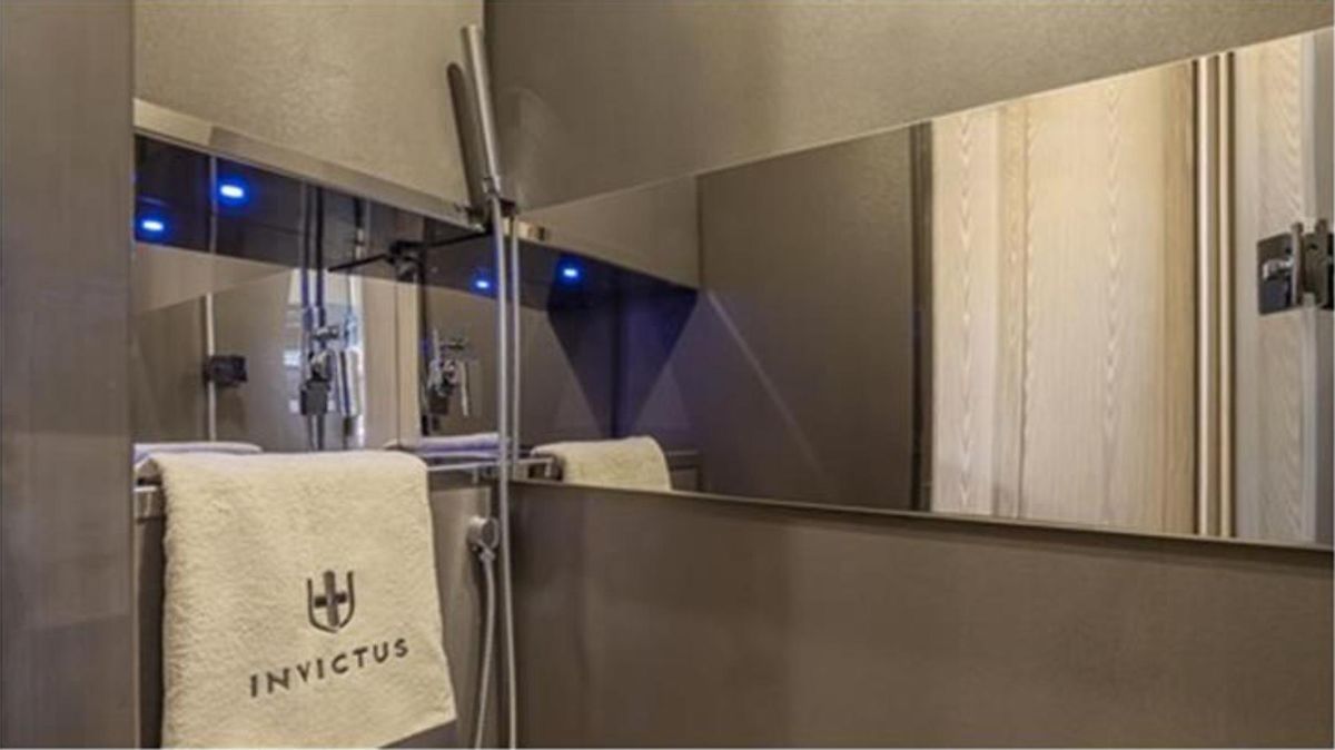 2021 Invictus 46 