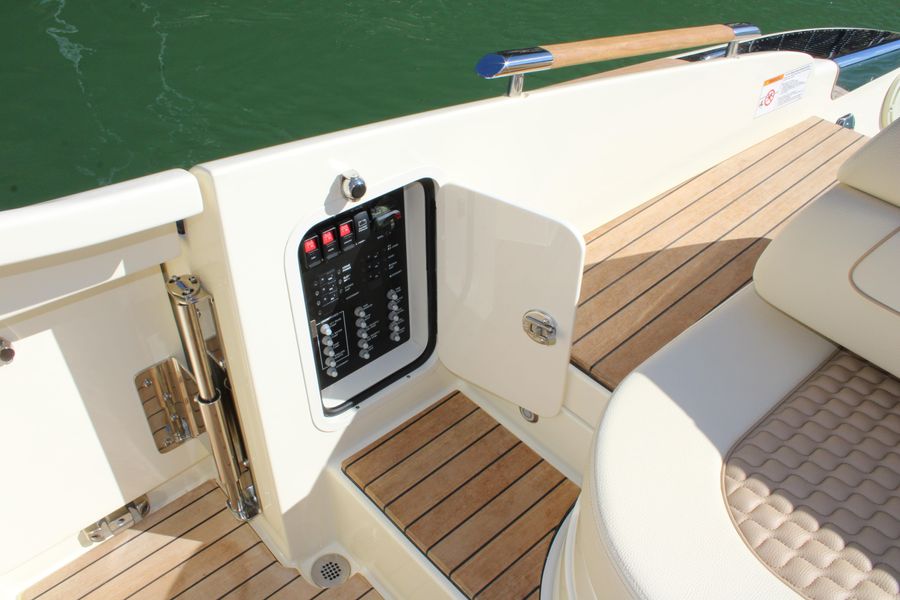 2022 Chris-Craft Launch 31 GT