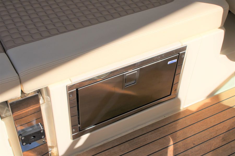2022 Chris-Craft Launch 31 GT