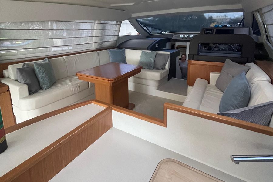 2012 Ferretti Yachts 530