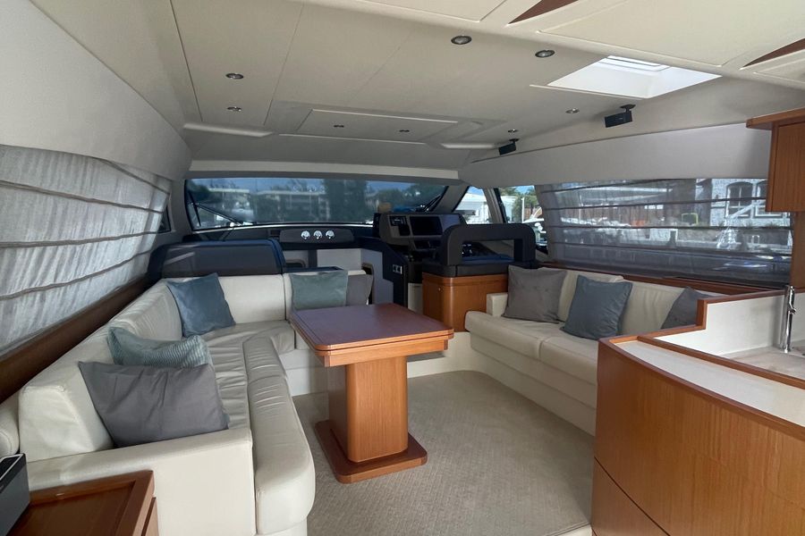 2012 Ferretti Yachts 530