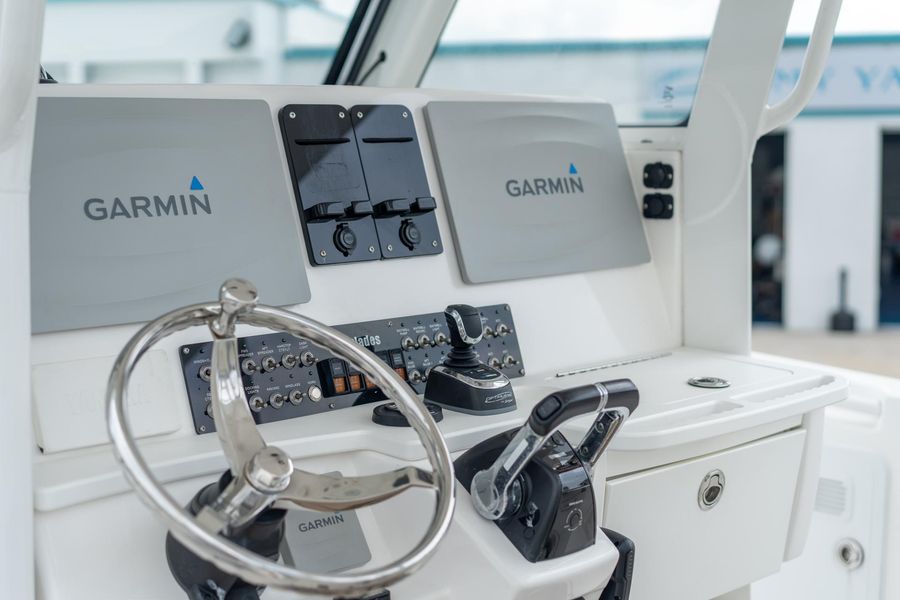 2018 Everglades 355 Center Console