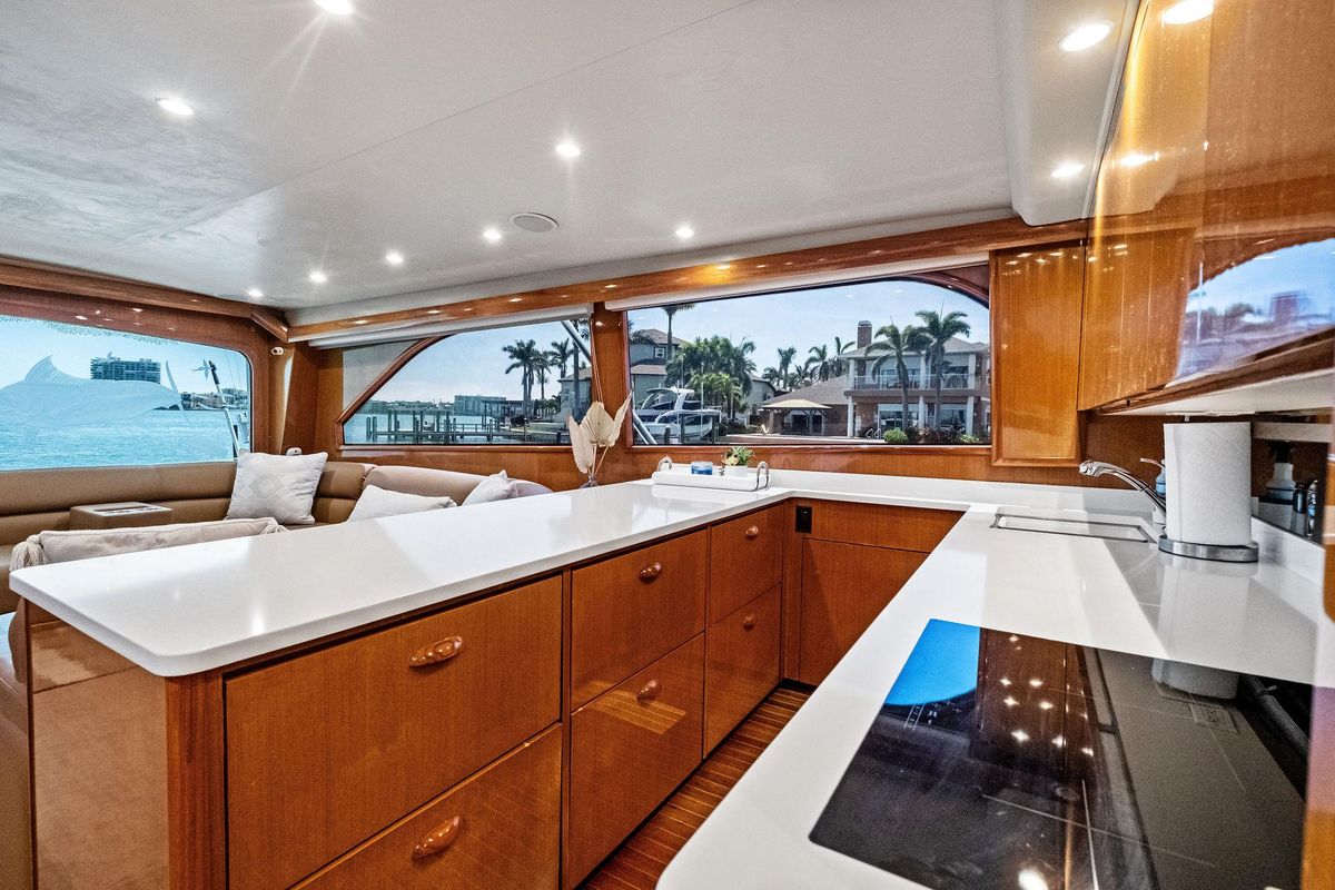 2002 Viking 61 