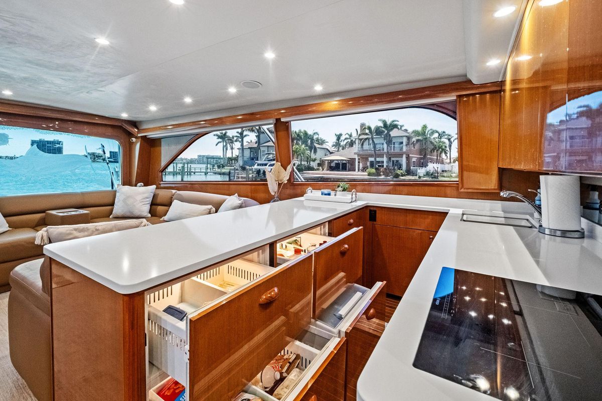 2002 Viking 61 