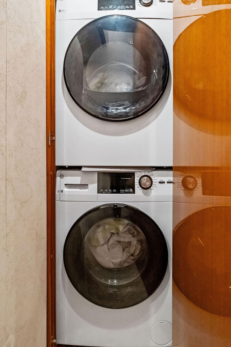2002 Viking 61 