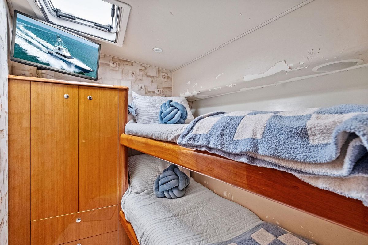 2002 Viking 61 