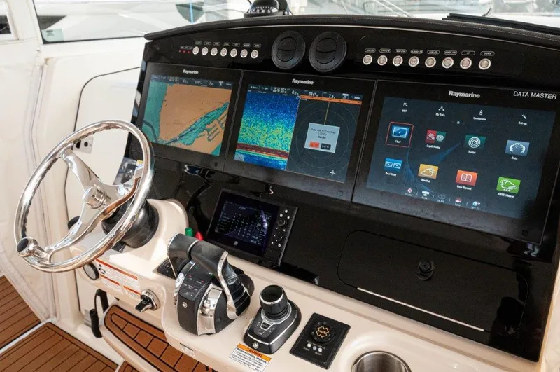 The Tyder II Yacht Photos Pics 2018 42 Boston Whaler 420 Outrage The Tyder II Helm