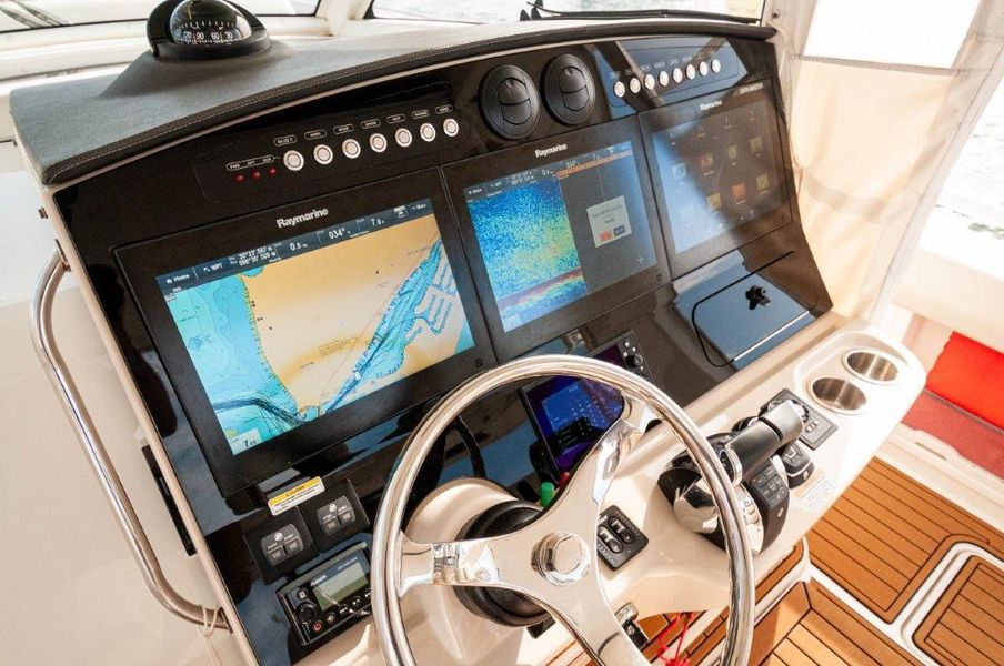 2018 Boston Whaler 420 Outrage