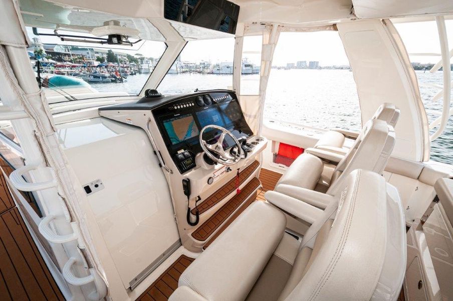 2018 Boston Whaler 420 Outrage