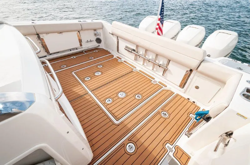 The Tyder II Yacht Photos Pics 2018 42 Boston Whaler 420 Outrage The Tyder II Cockpit