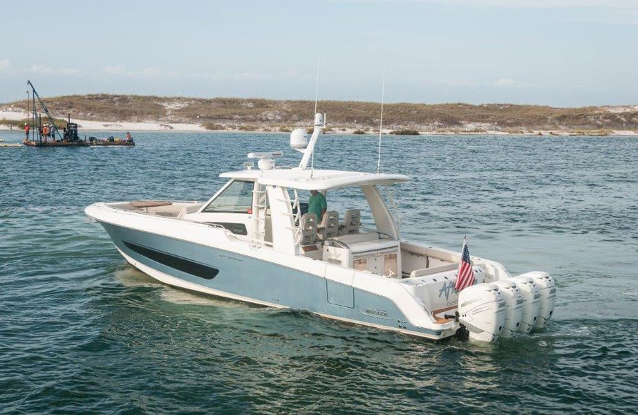 2018 Boston Whaler 420 Outrage