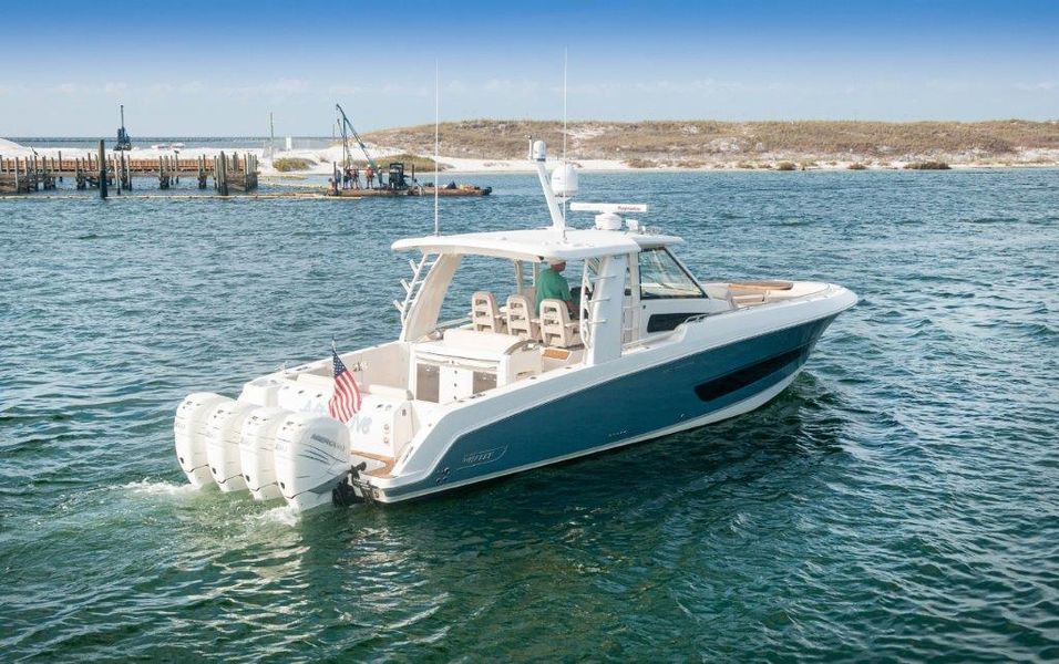 2018 Boston Whaler 420 Outrage