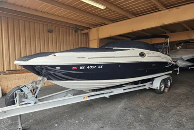Sea Ray 240 Sundeck