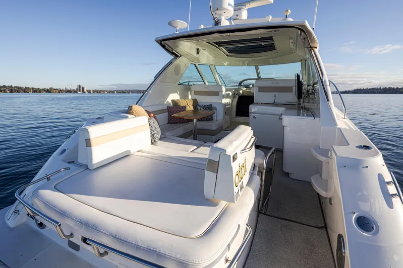  Yacht Photos Pics 2010 Sea Ray Sundancer yacht interior with seating, on calm water.