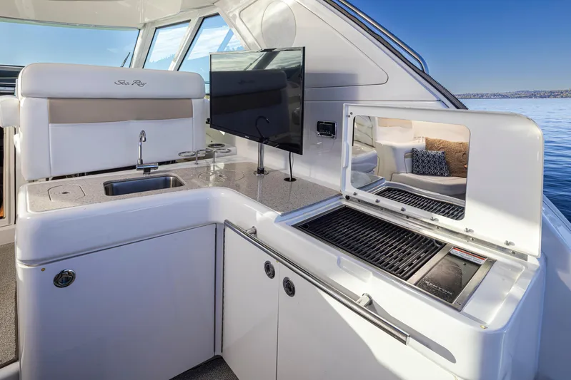  Yacht Photos Pics Luxurious 2010 Sea Ray Sundancer yacht interior with kitchenette and grill.