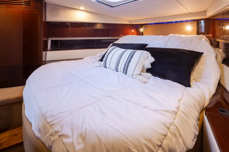  Yacht Photos Pics Luxurious 2010 Sea Ray Sundancer cabin with cozy bed and elegant decor.
