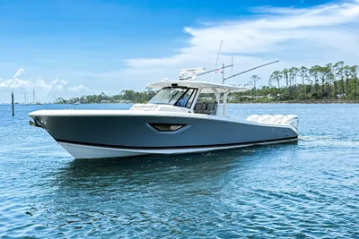Pursuit S 428 Sport