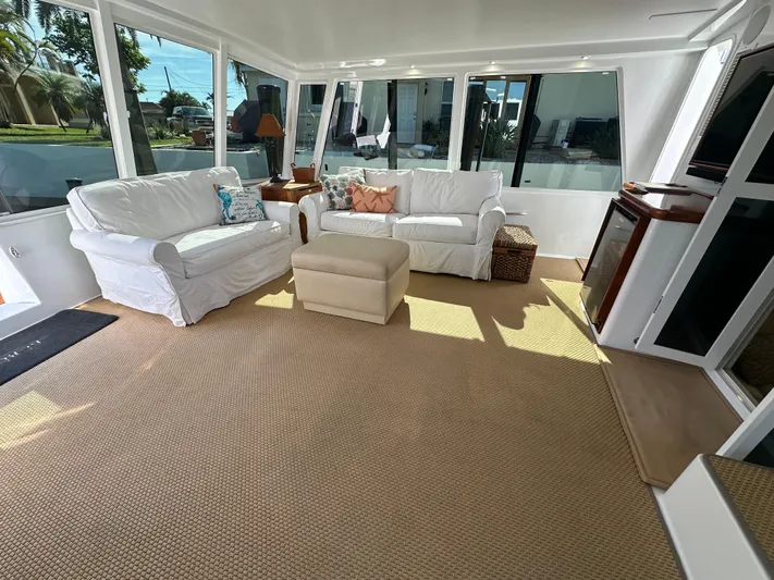 Bebe Yacht Photos Pics Spacious interior of 1999 Viking 60 Cockpit Sports Yacht with comfortable seating.