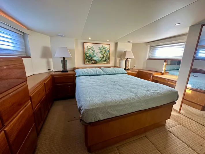 Bebe Yacht Photos Pics Luxurious bedroom in 1999 Viking 60 Cockpit Sports Yacht with elegant decor and ample natural light.