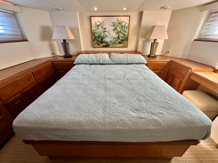 Bebe Yacht Photos Pics Luxurious bedroom in 1999 Viking 60 Cockpit Sports Yacht with elegant decor and cozy bedding.