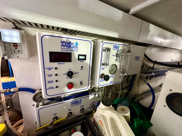 Bebe Yacht Photos Pics Water filtration system in a 1999 Viking 60 Cockpit Sports Yacht engine room.