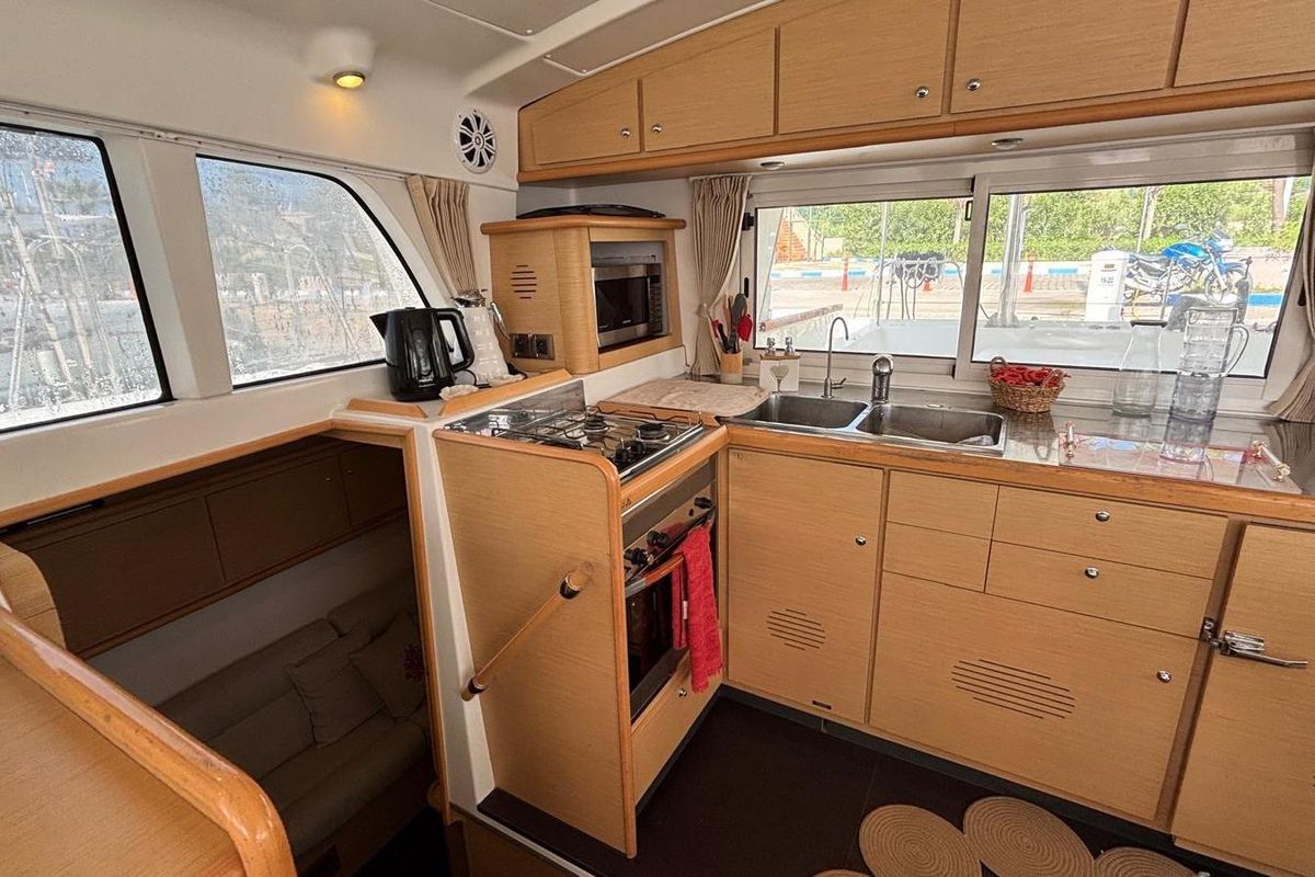 2008 Lagoon 44 