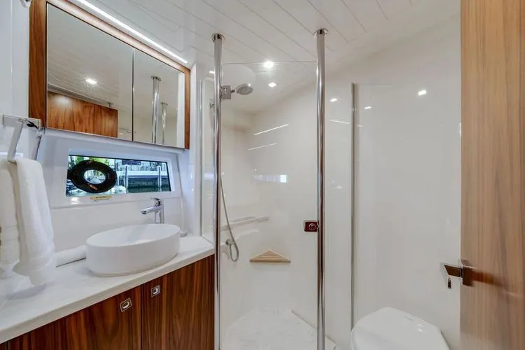  Yacht Photos Pics 2023 Riviera 64 Sports Motor Yacht - Image 36