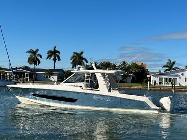 2018 42' Boston Whaler-420 Outrage Clearwater, FL, US