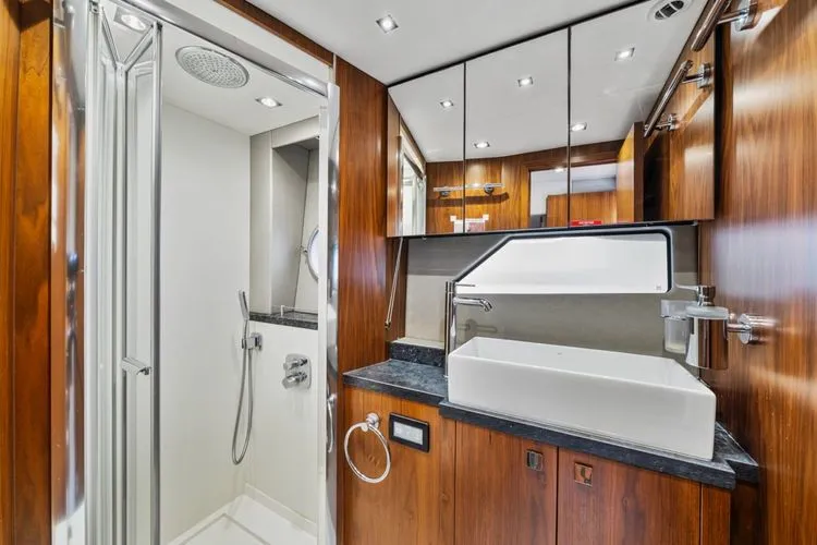  Yacht Photos Pics 2018 Sunseeker Predator 57 - Image 30