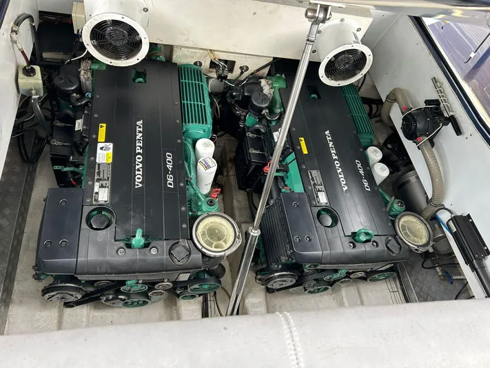 Quoq Yacht Photos Pics Engine room of a 2016 Maori 50 with twin Volvo Penta D6-400 engines.