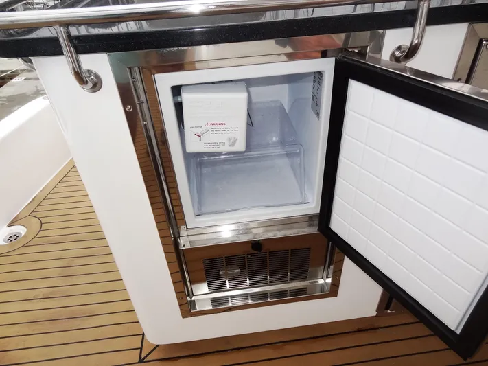 Dalliance Yacht Photos Pics 