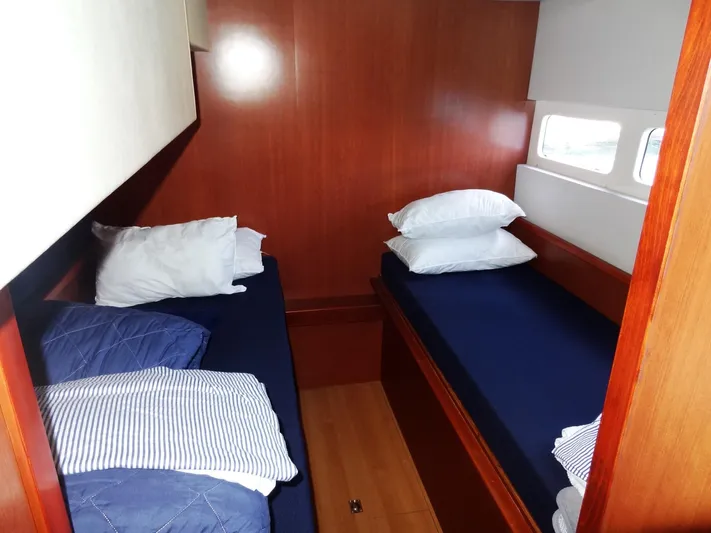 Dalliance Yacht Photos Pics 