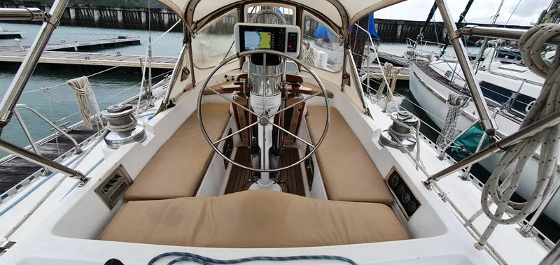 Penn Station Yacht Photos Pics Center Cockpit