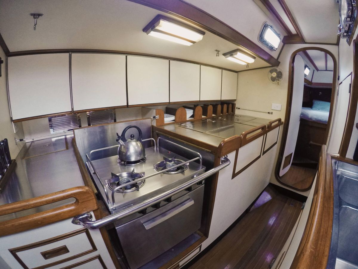1986 Hylas 44 