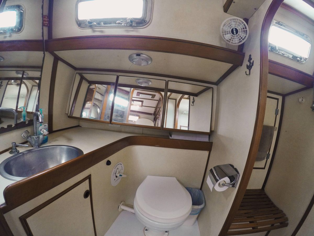 1986 Hylas 44 