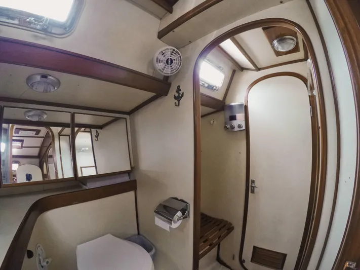 Penn Station Yacht Photos Pics Master Head including Shower