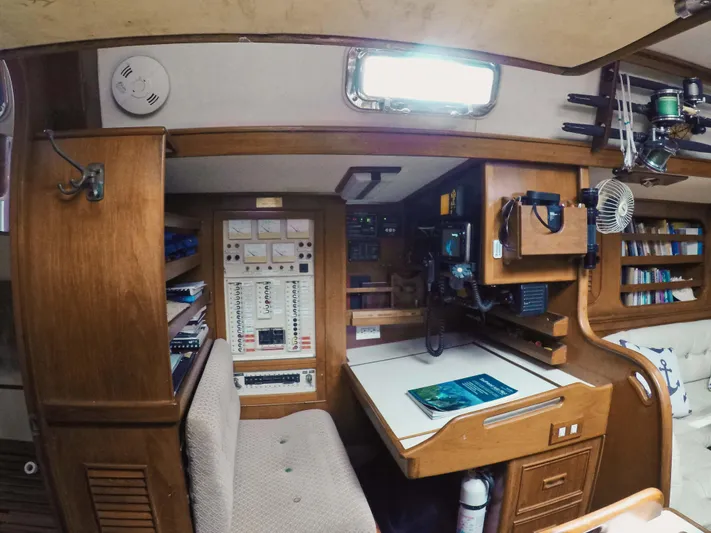 Penn Station Yacht Photos Pics Side view of Nav Station