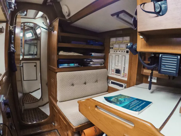 Penn Station Yacht Photos Pics View of Nav Station