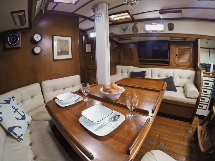 Penn Station Yacht Photos Pics View Stb of Salon