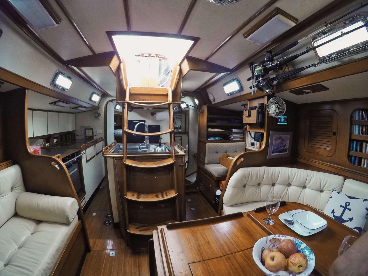1986 Hylas 44 