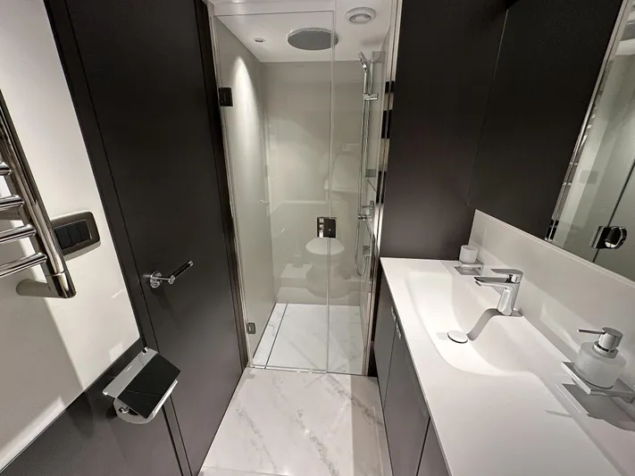 X80034 Yacht Photos Pics 