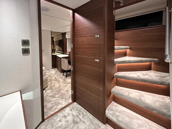 X80034 Yacht Photos Pics 