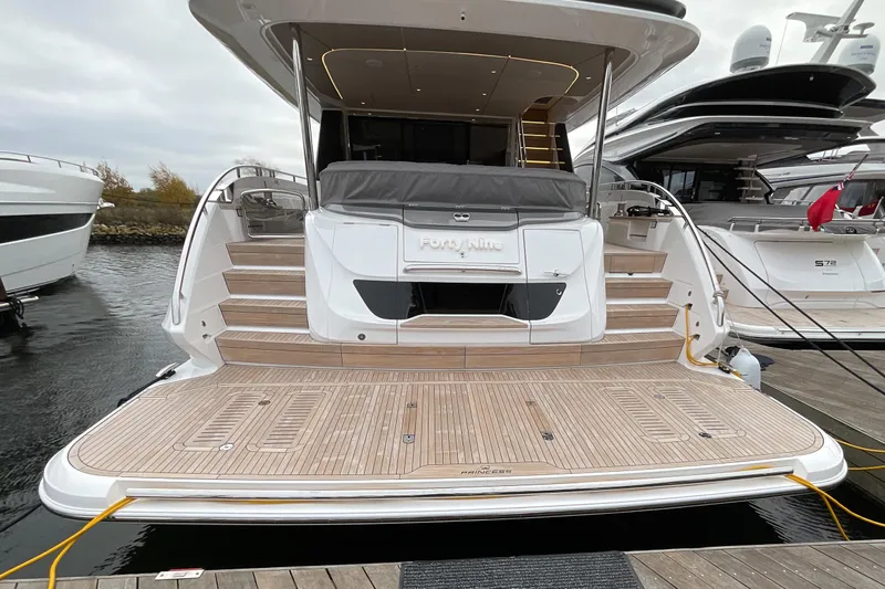 X80034 Yacht Photos Pics 