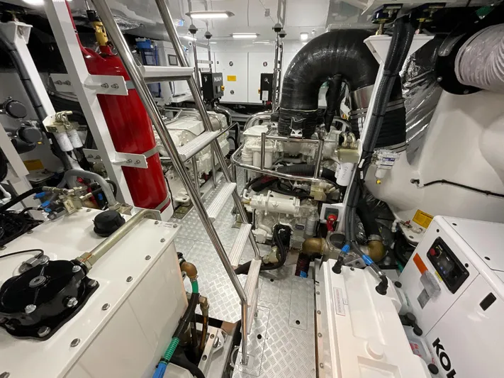 X80034 Yacht Photos Pics 