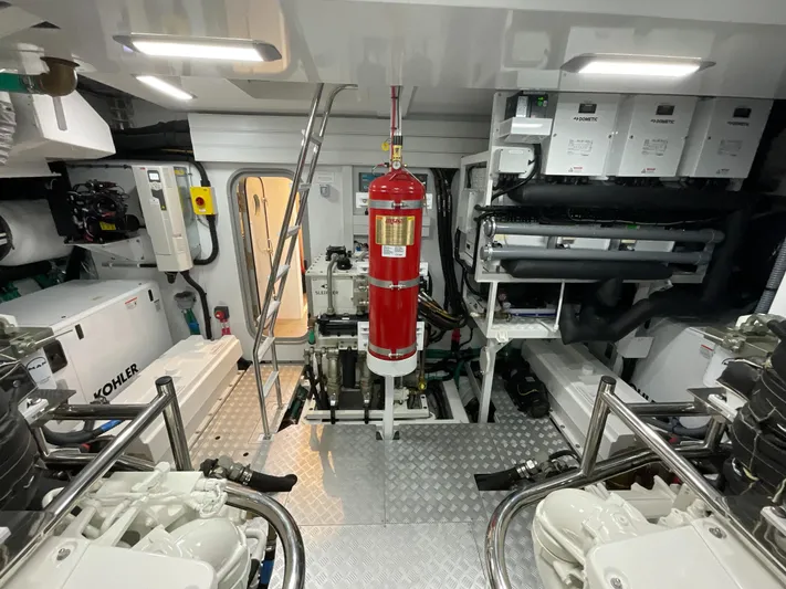 X80034 Yacht Photos Pics 